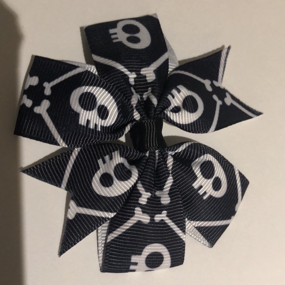 Halloween bow!! - Picture 3 of 4